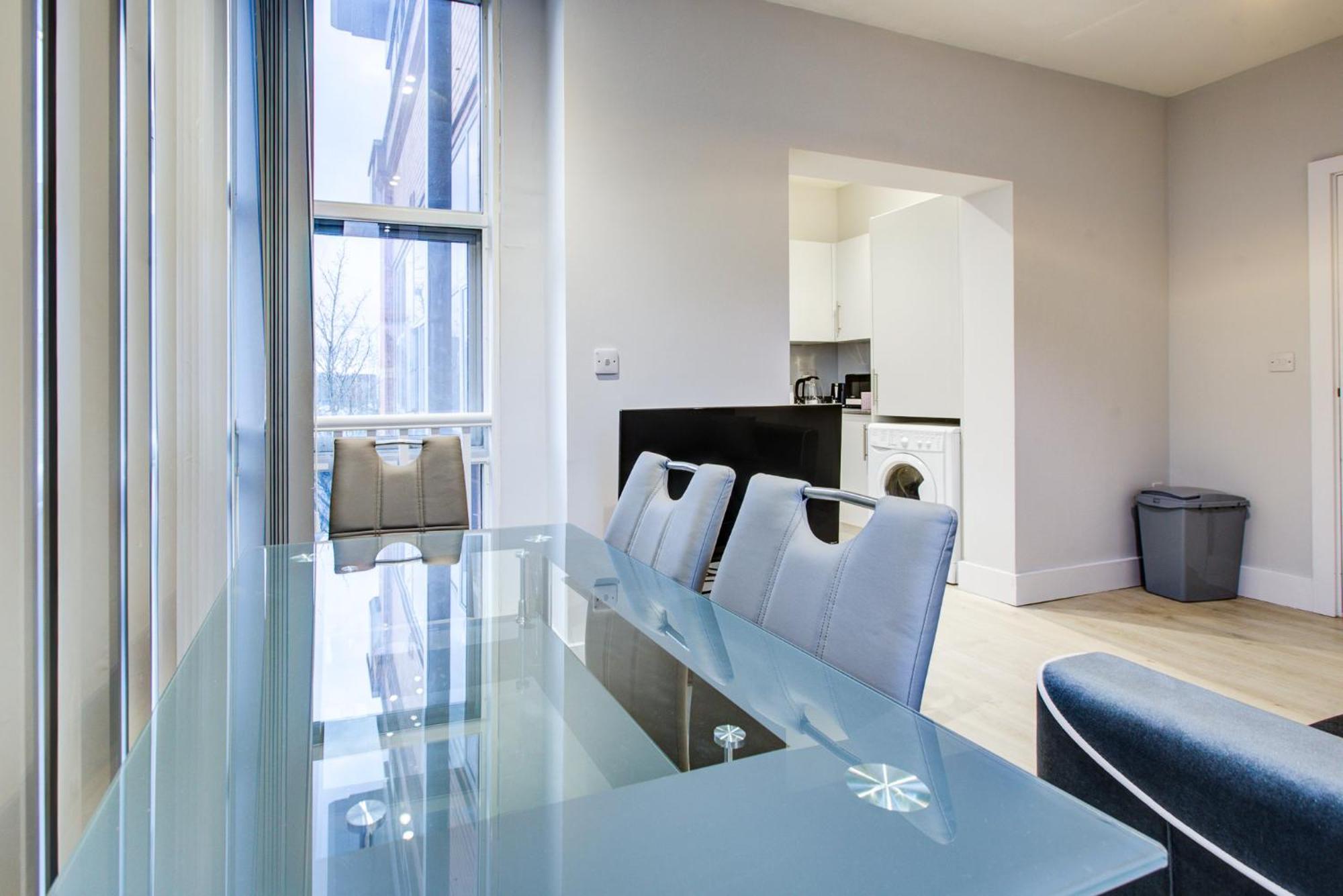 Apartment 1 Bedroom Flat 6 Mins From Heathrow Airport Flat 18 *