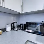 1 Bedroom Flat 6 Mins From Heathrow Airport Flat 18