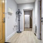 1 Bedroom Flat 6 Mins From Heathrow Airport Flat 18