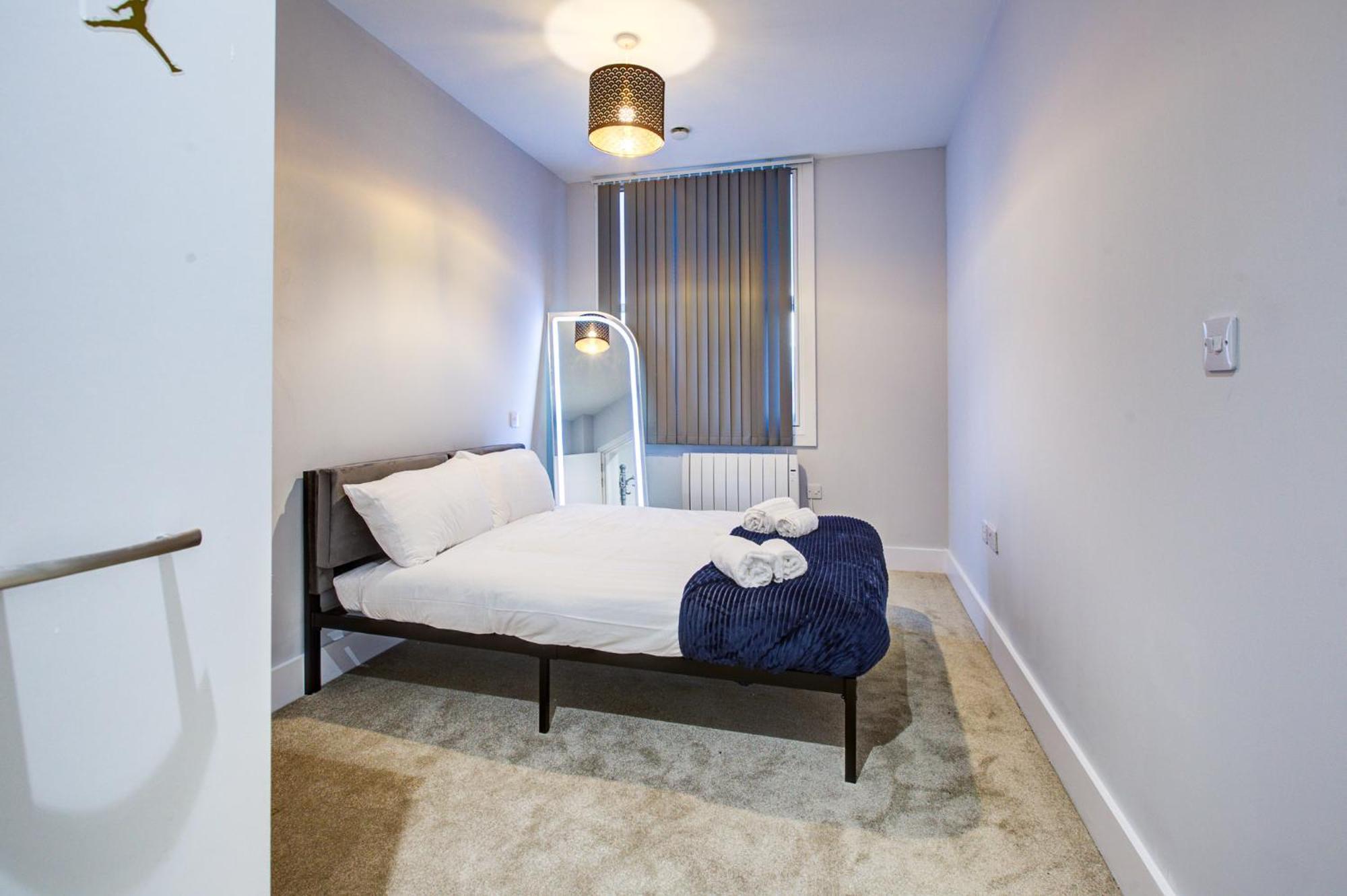 1 Bedroom Flat 6 Mins From Heathrow Airport Flat 18 *