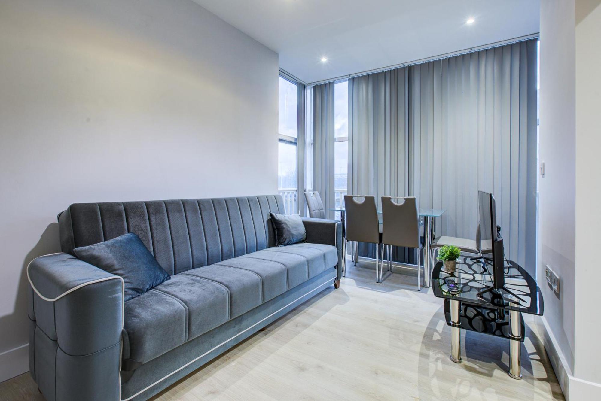 1 Bedroom Flat 6 Mins From Heathrow Airport Flat 18 * Harmondsworth