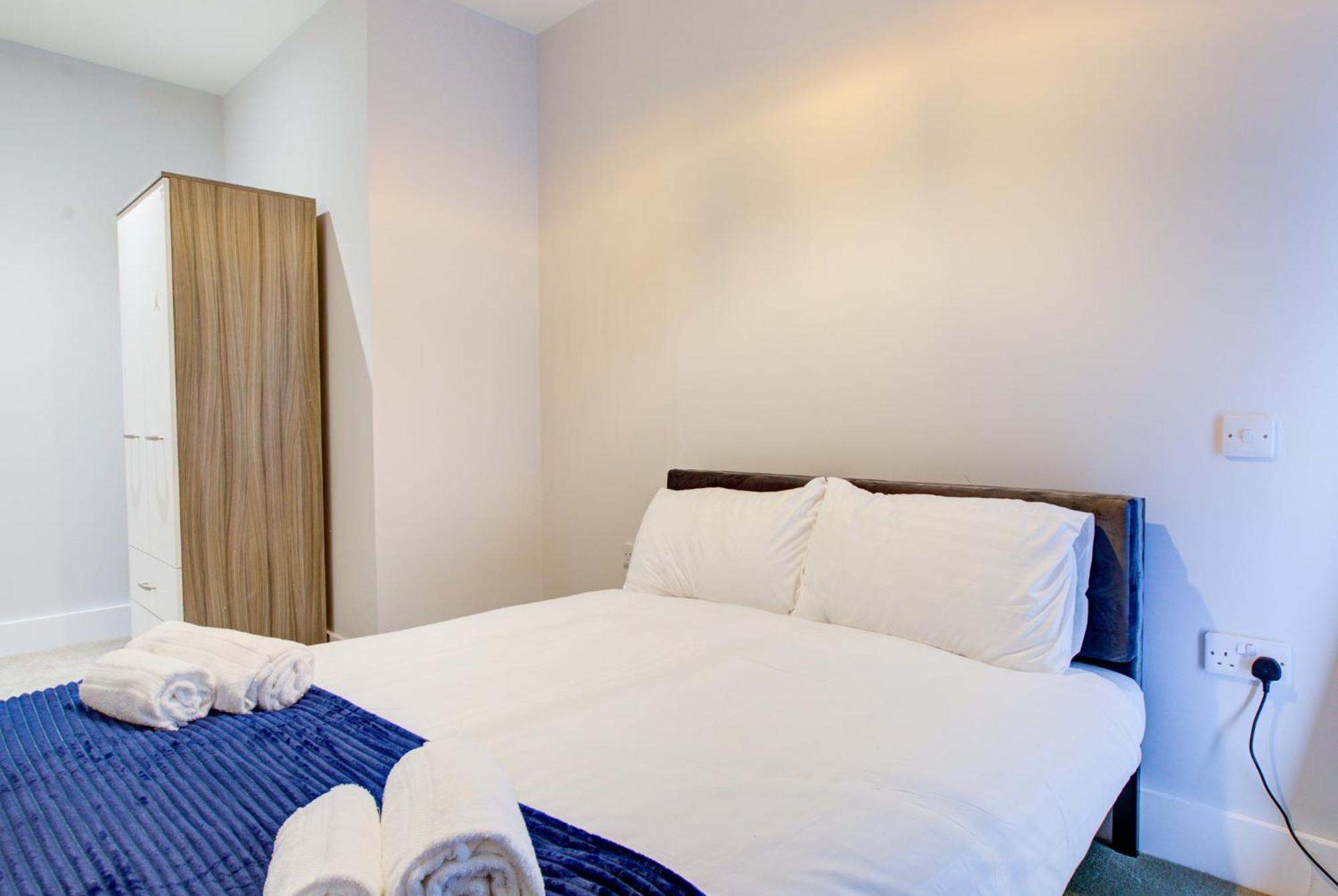 1 Bedroom Flat 6 Mins From Heathrow Airport Flat 18 Apartment *